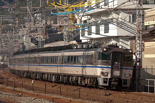 The great final. Japanese traditional DMU type 181.